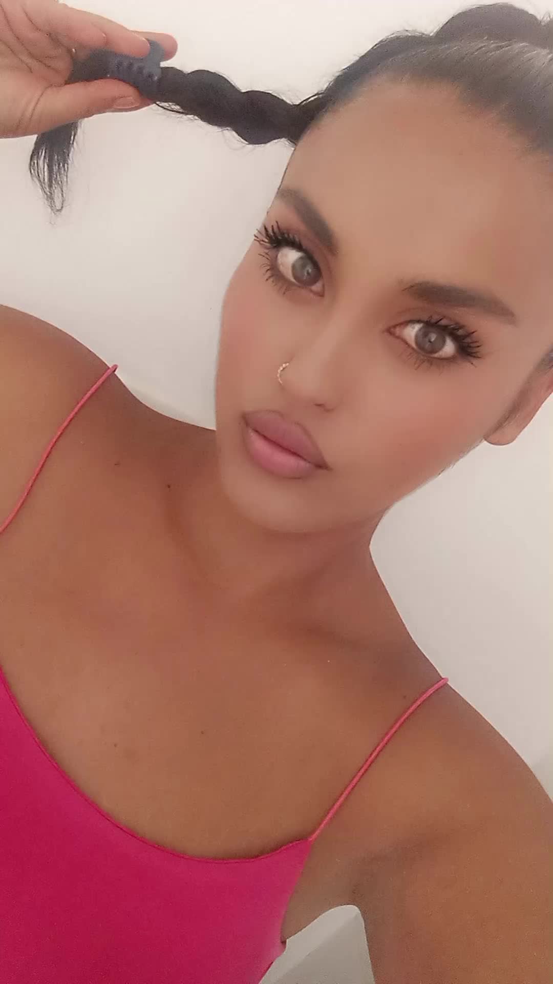 @♥️Xhensila Sula♥️