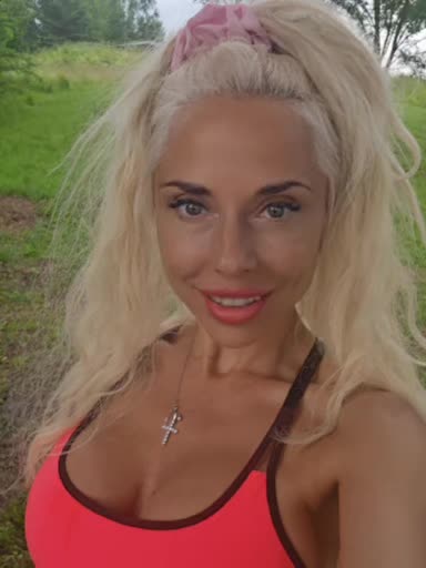 @BlondiFox