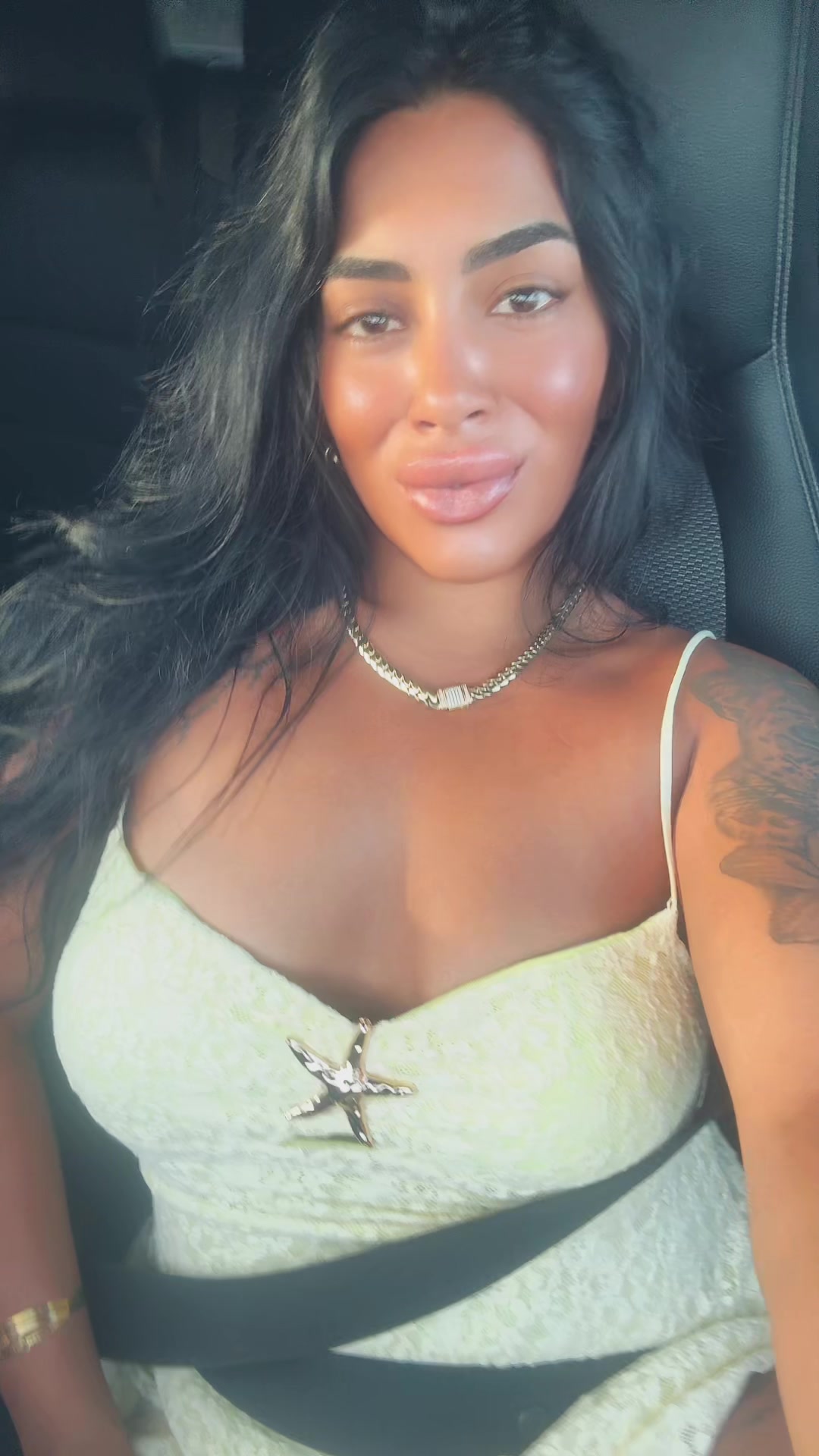 @Laanegraflores