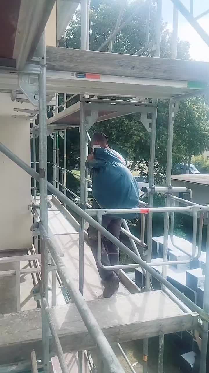@Gabriel Livarariu