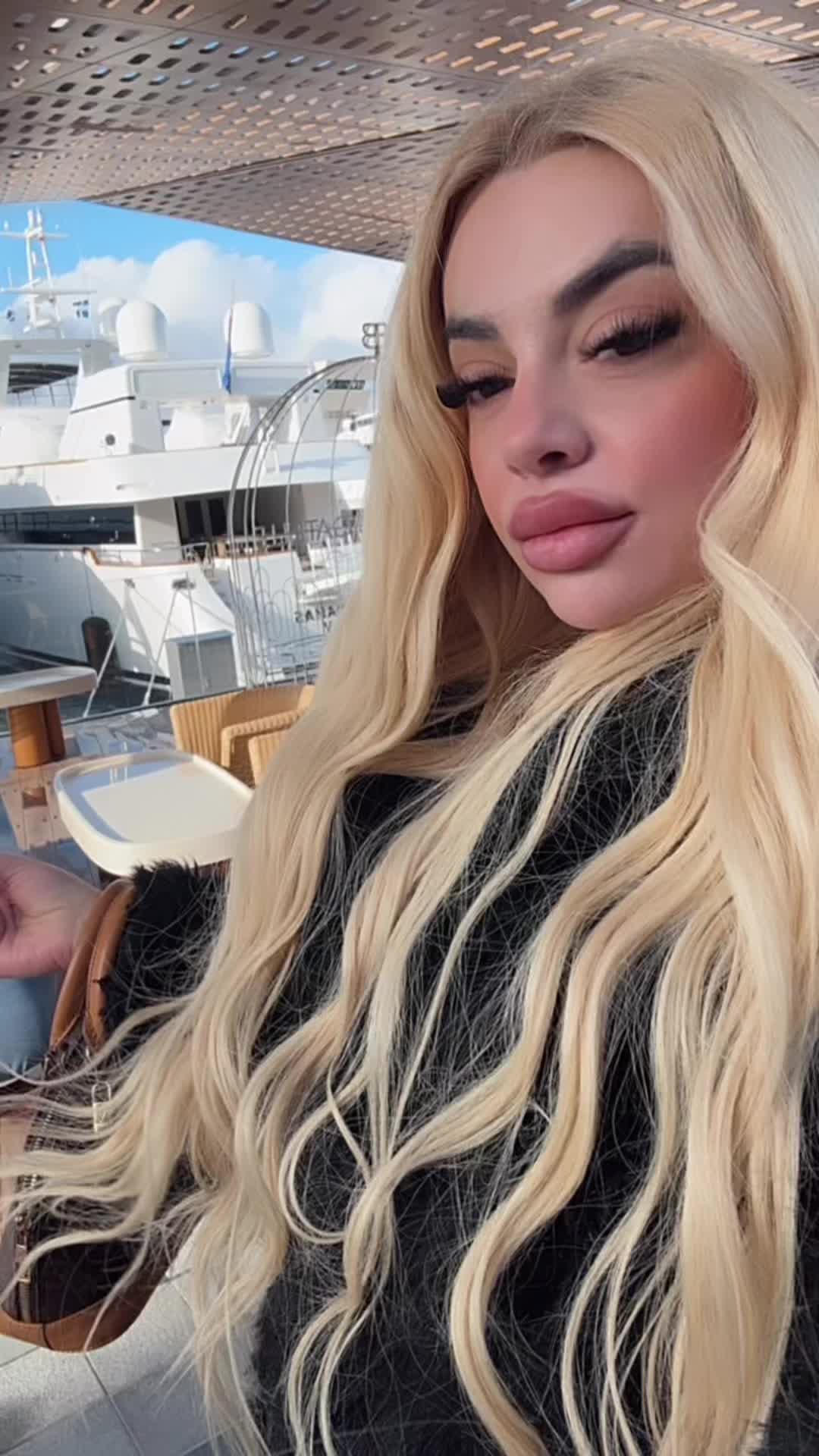 @Laoura Kush