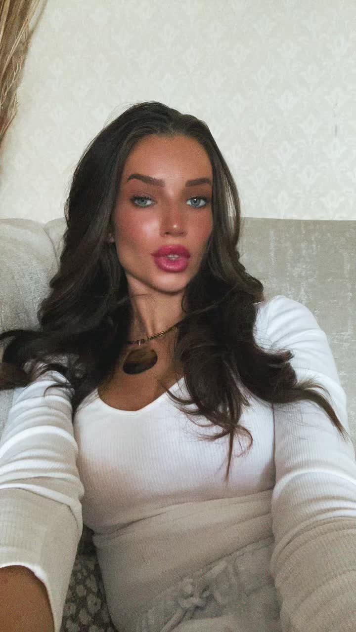@Elliepaige3