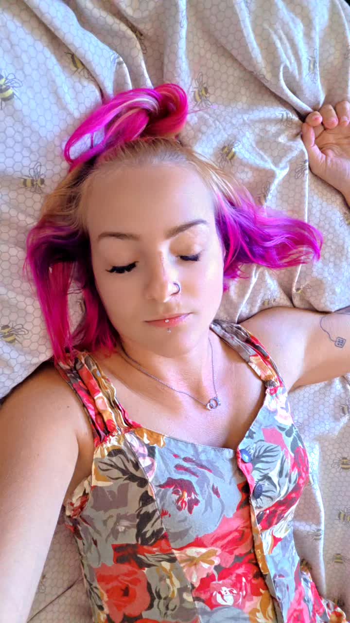@Adora