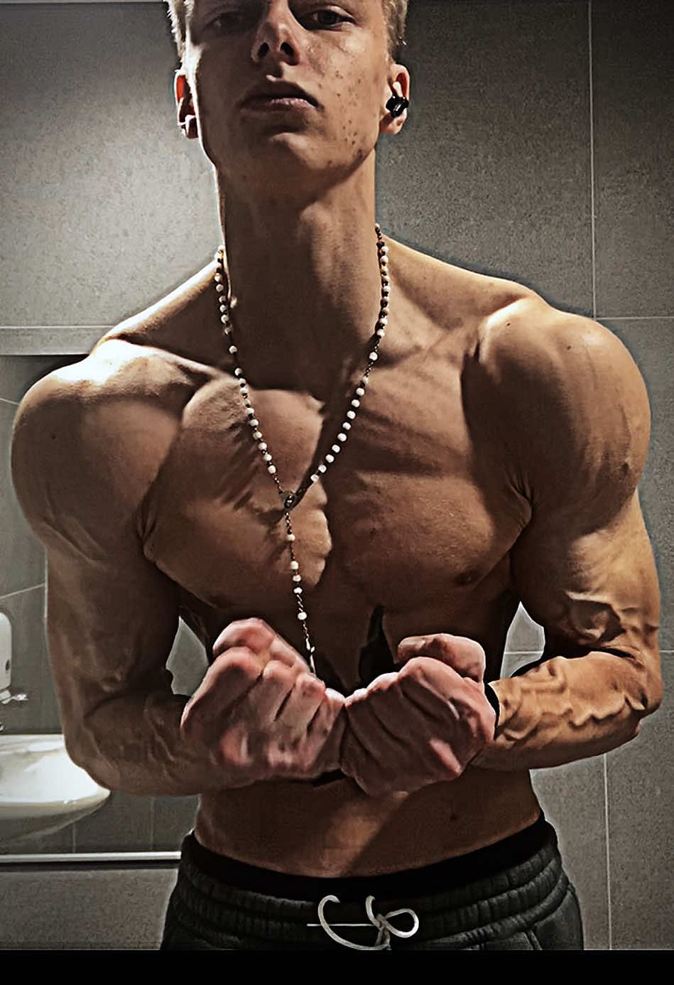 @Sharpnesss_