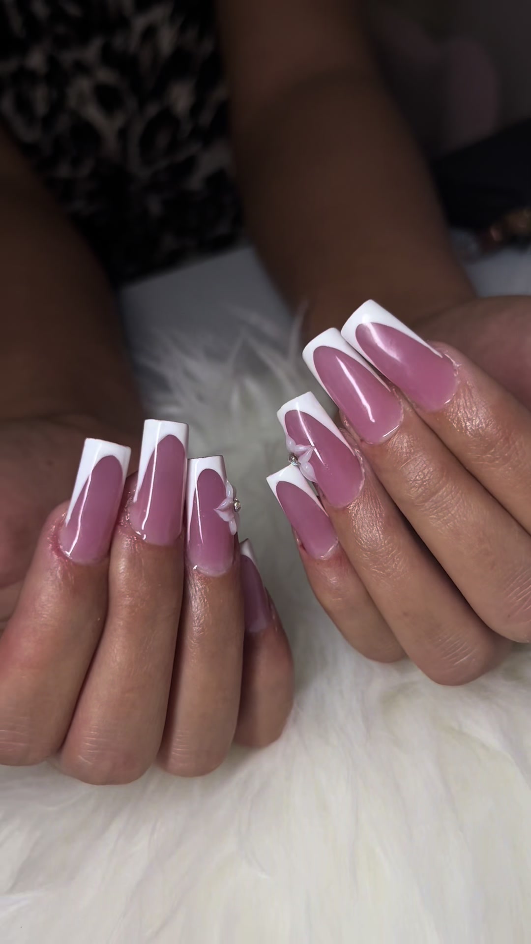 @Nails_vil&aacute;g