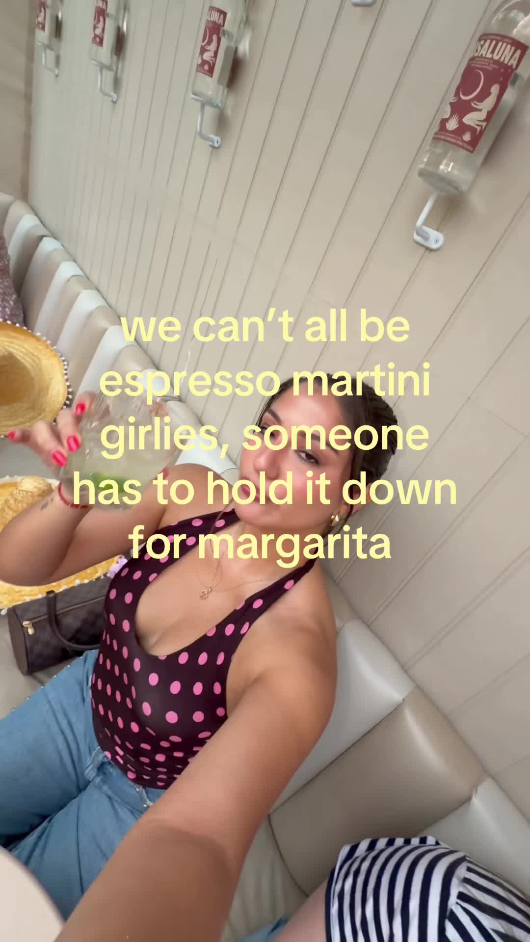 @daniela eats 🍸🍴🧸✨