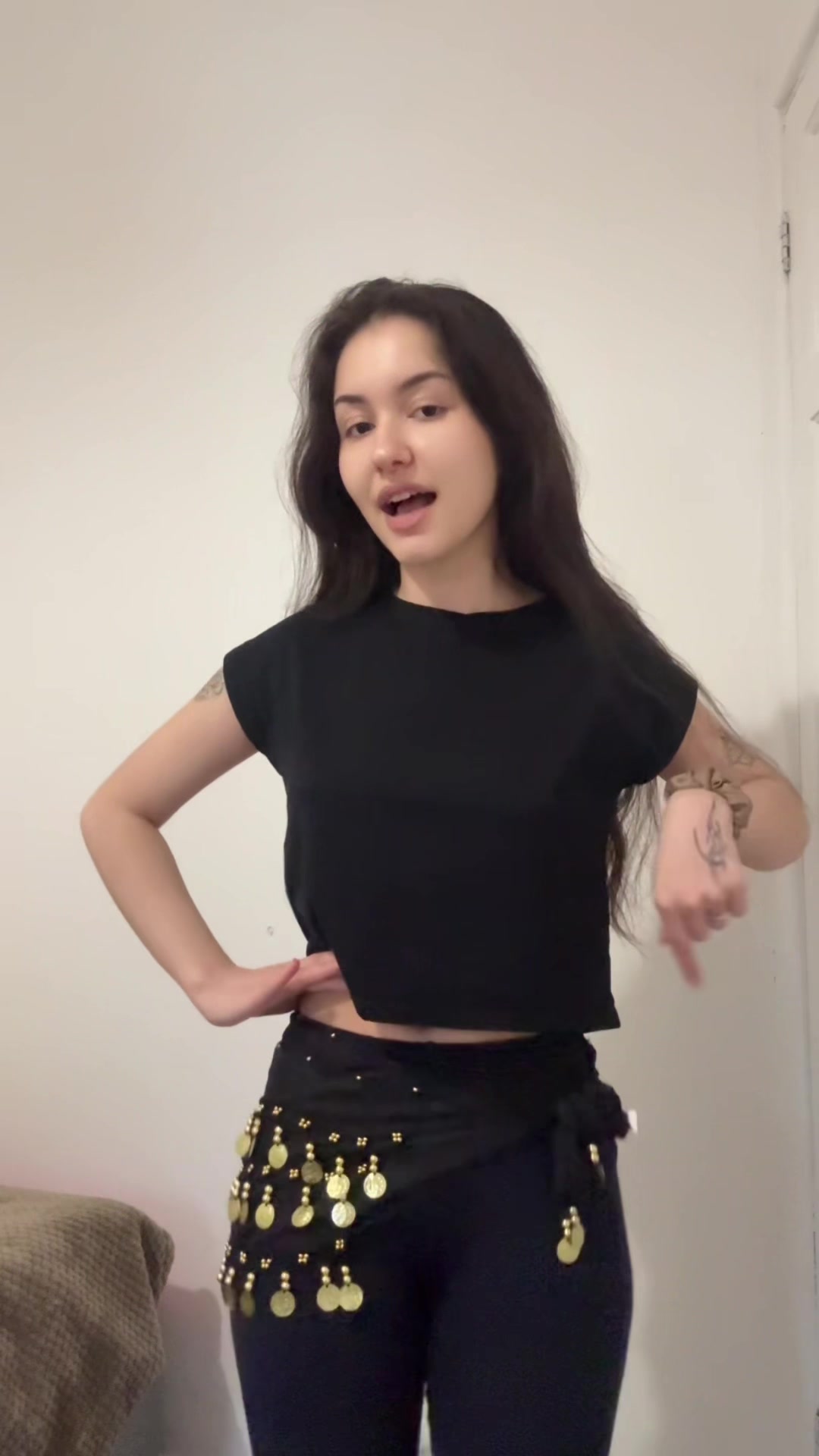 @lolabellydance