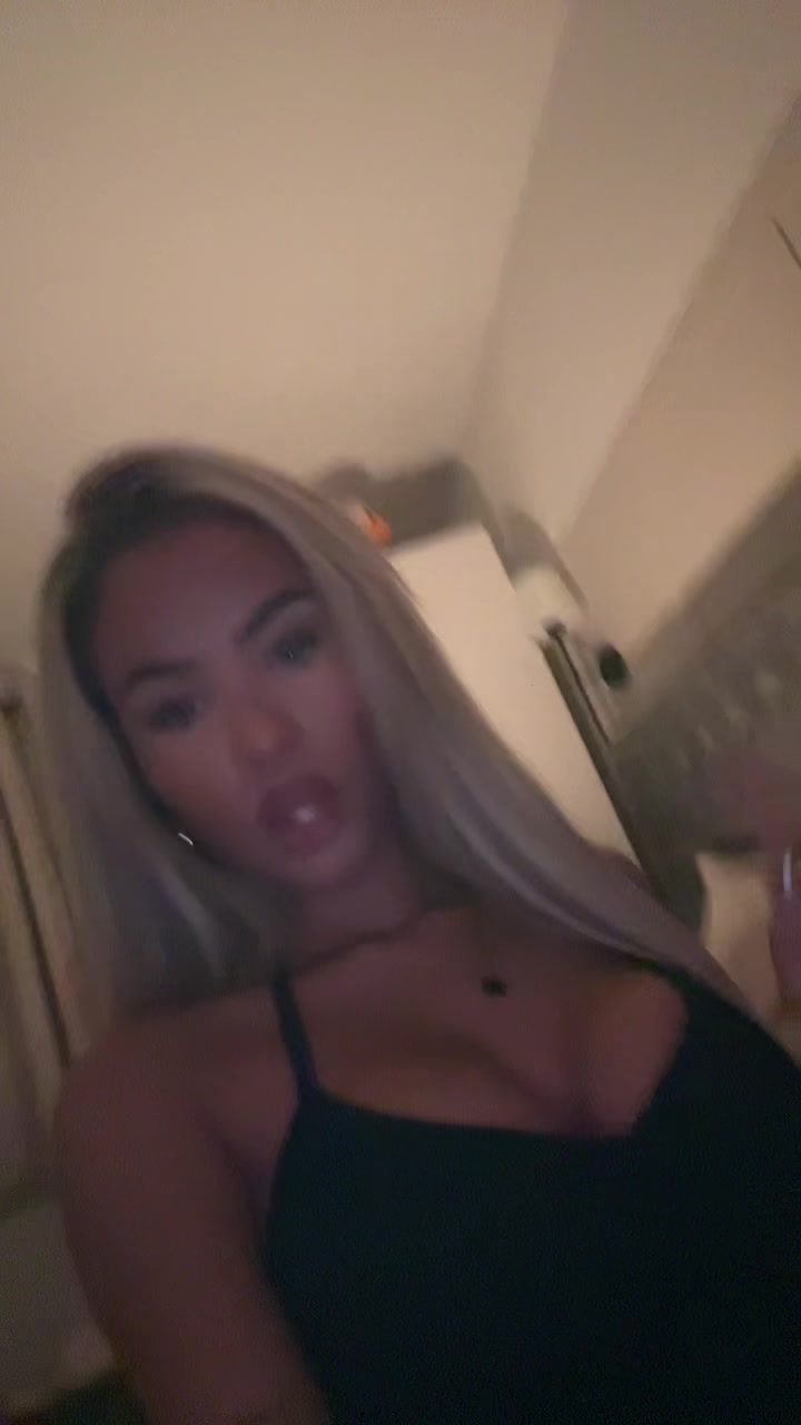 @elliesouthgate1