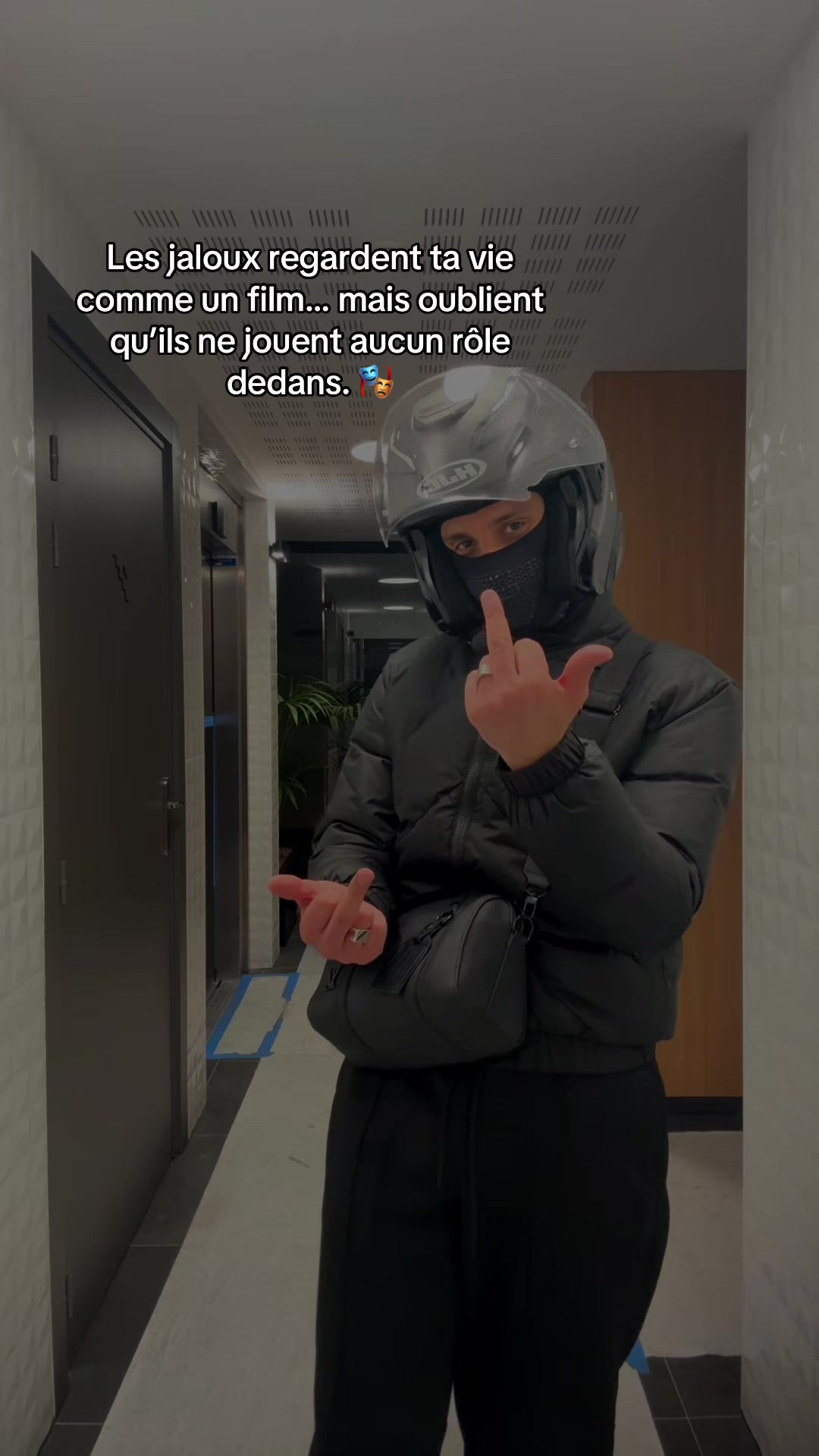 @𝗟&rsquo;𝗵𝗼𝗺𝗺𝗲 𝗺𝗮𝘀𝗾𝘂𝗲́