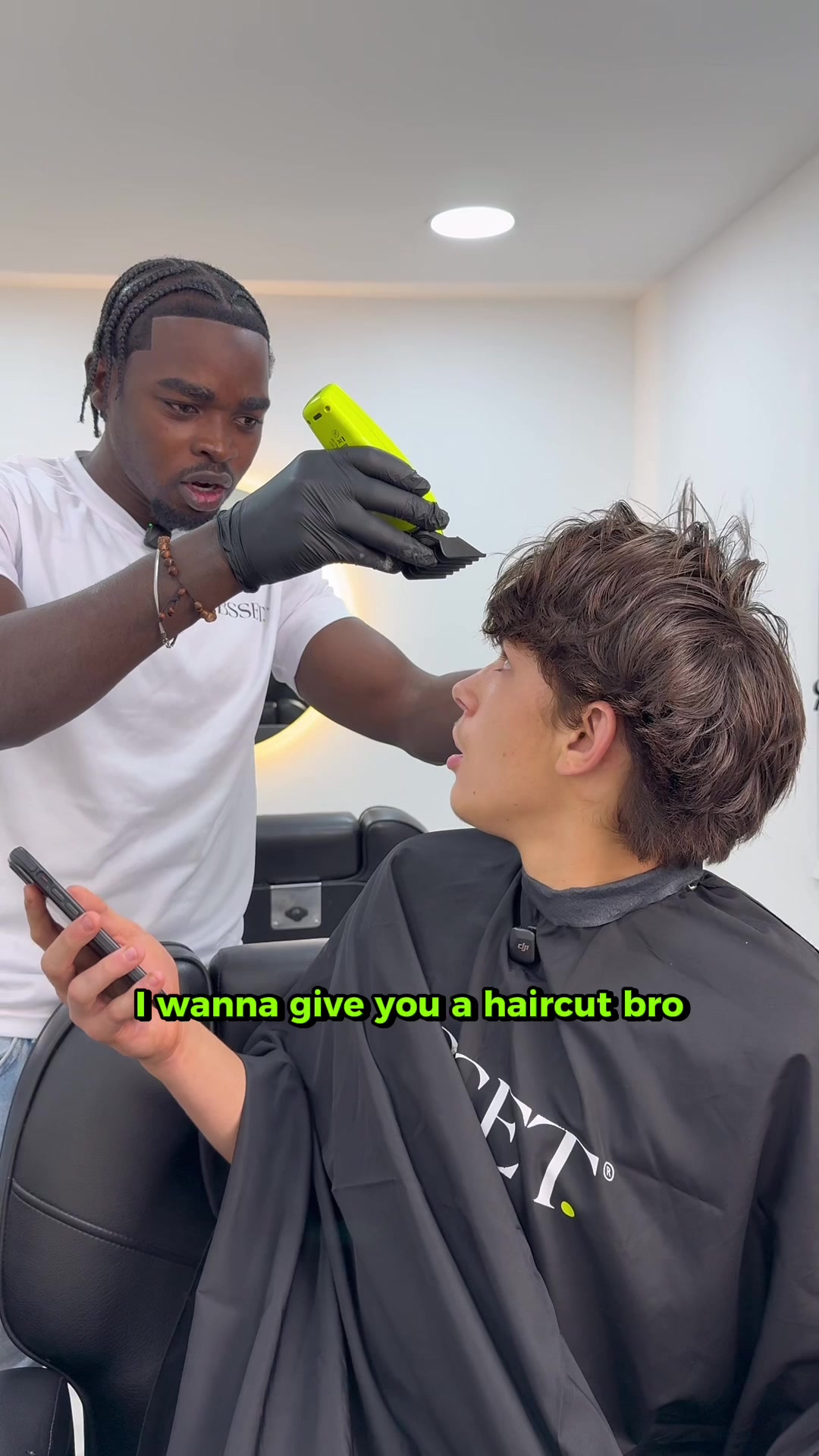 @Mo&rsquo;s Barbers