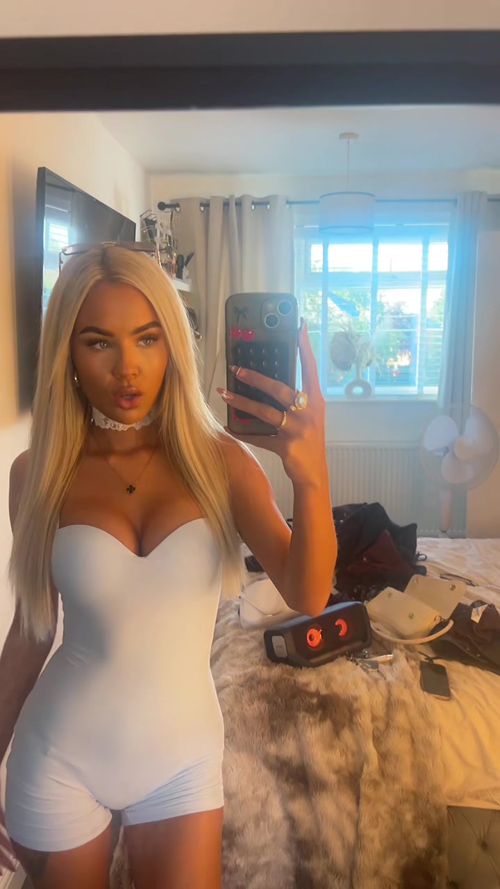 @elliesouthgate1
