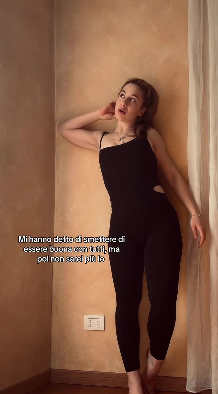 @annaazanella