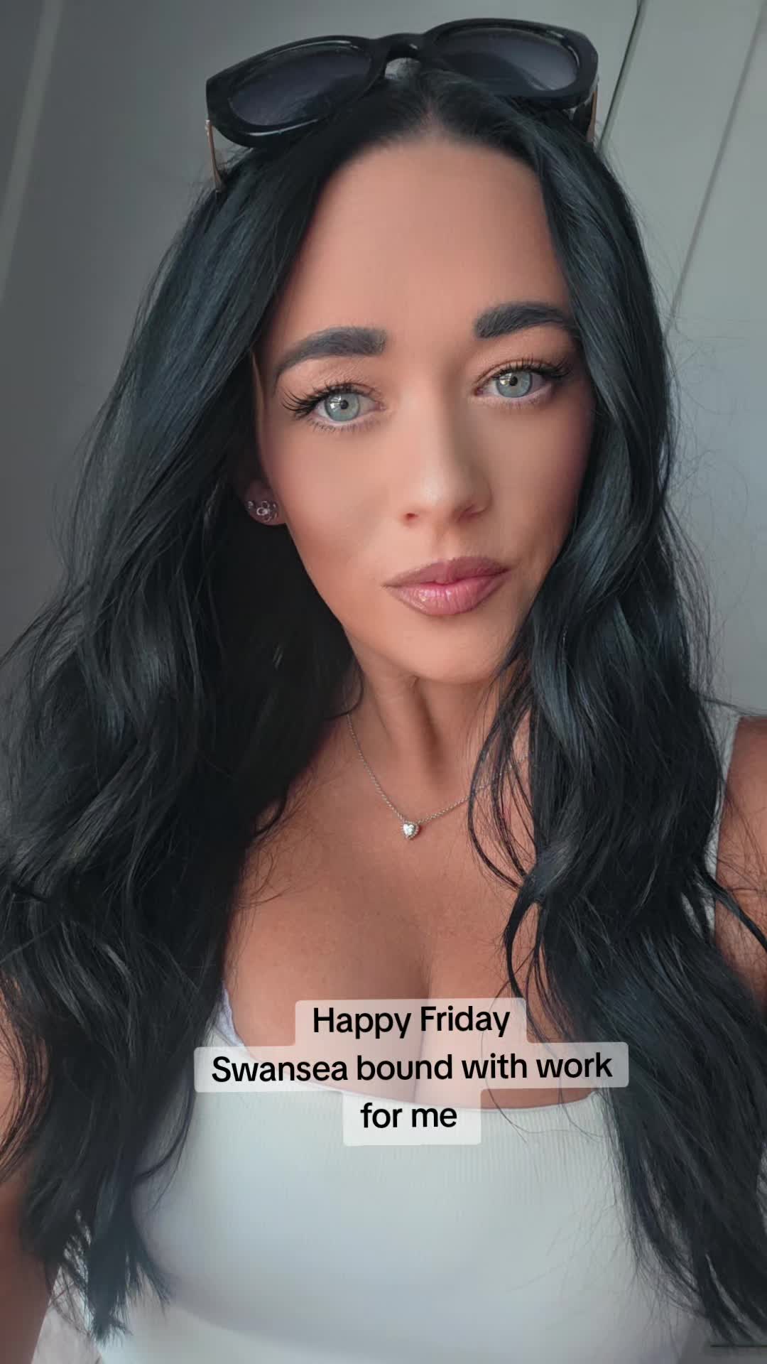 @Laura Louise 🏴🤍
