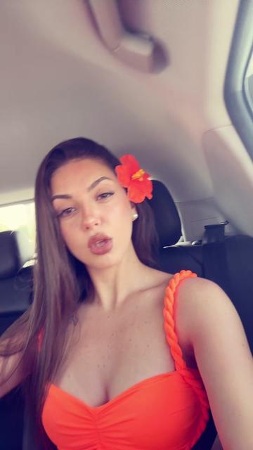 @_.ariiadnaa12