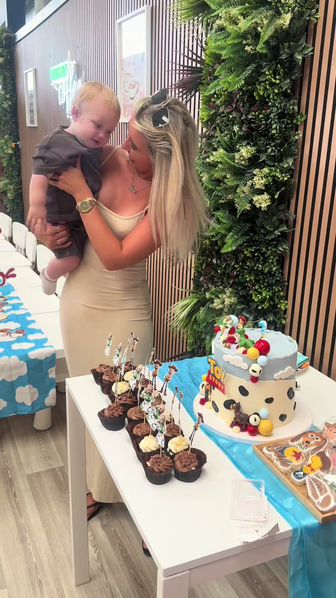 @LeighaClarke