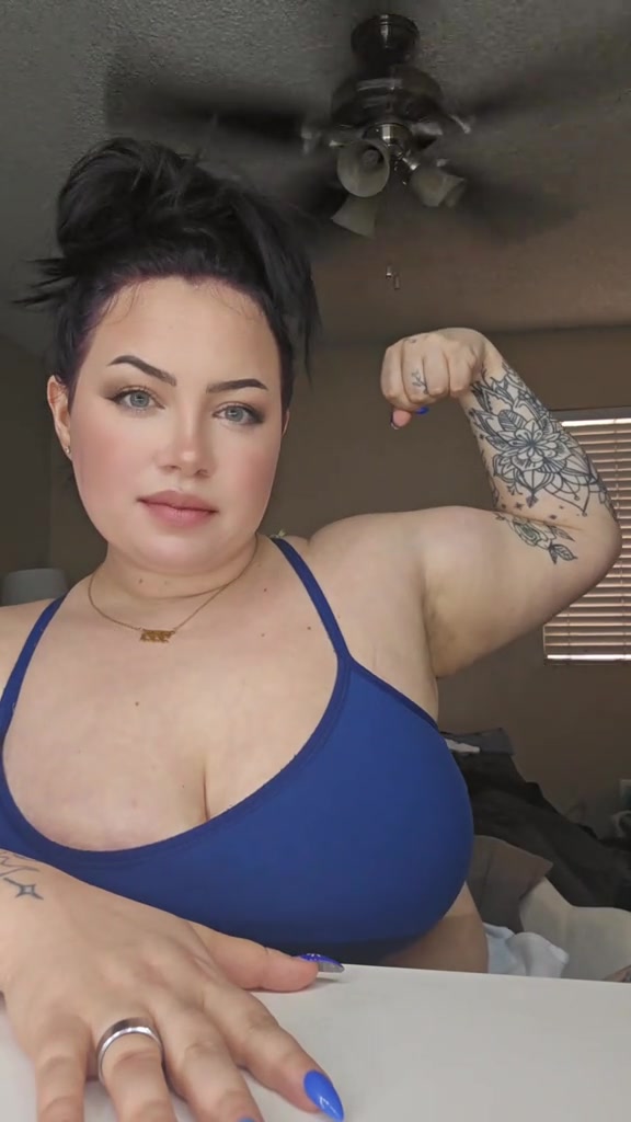 @Girls Biceps