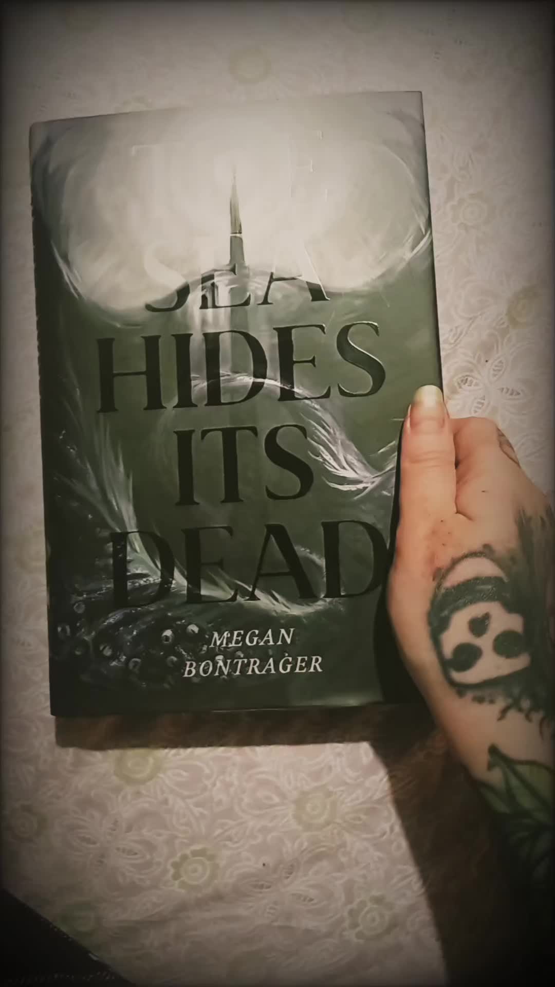 @Spooky Loz Reads🖤
