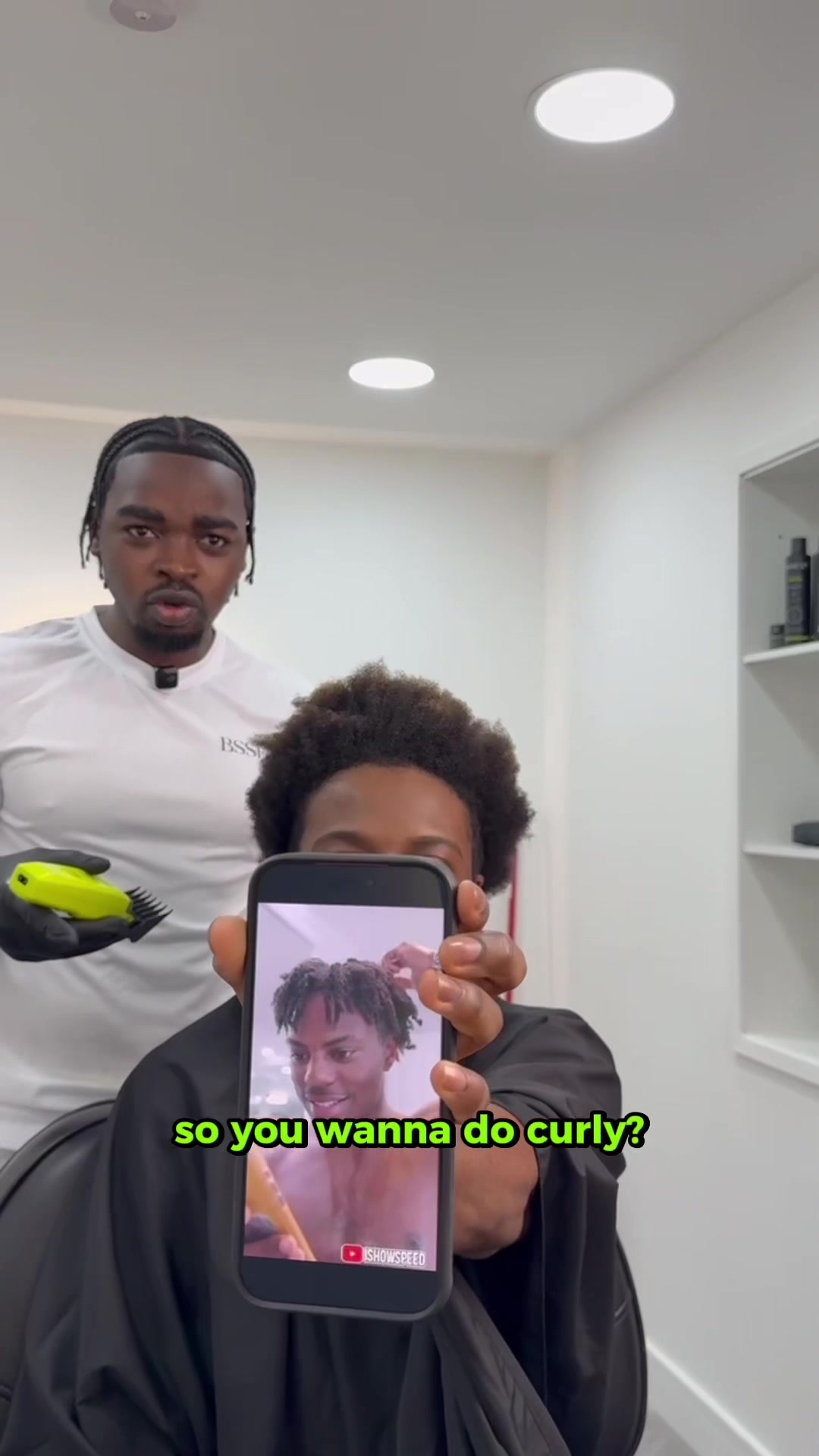 @Mo&rsquo;s Barbers