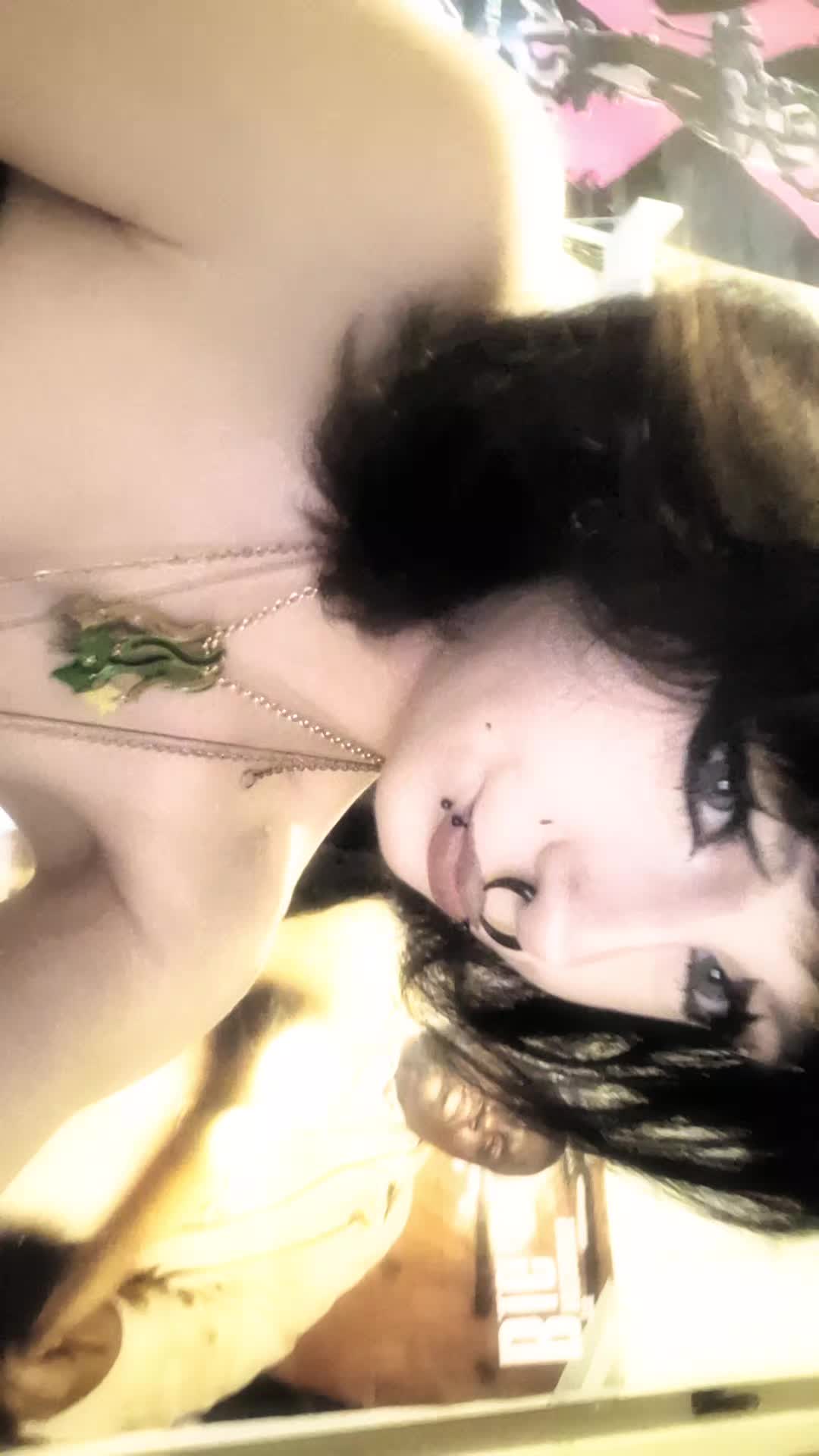 @Nevaeh..🥀