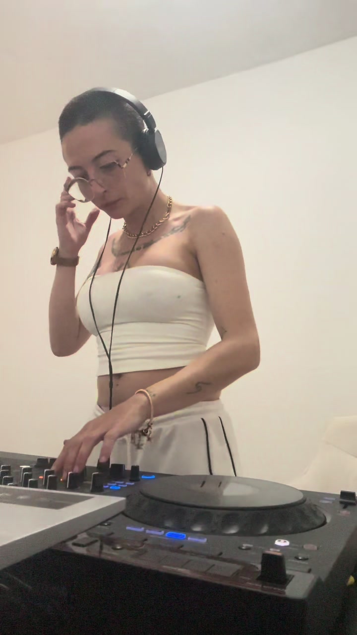 @Emmica🖤 DjDeLuccîa