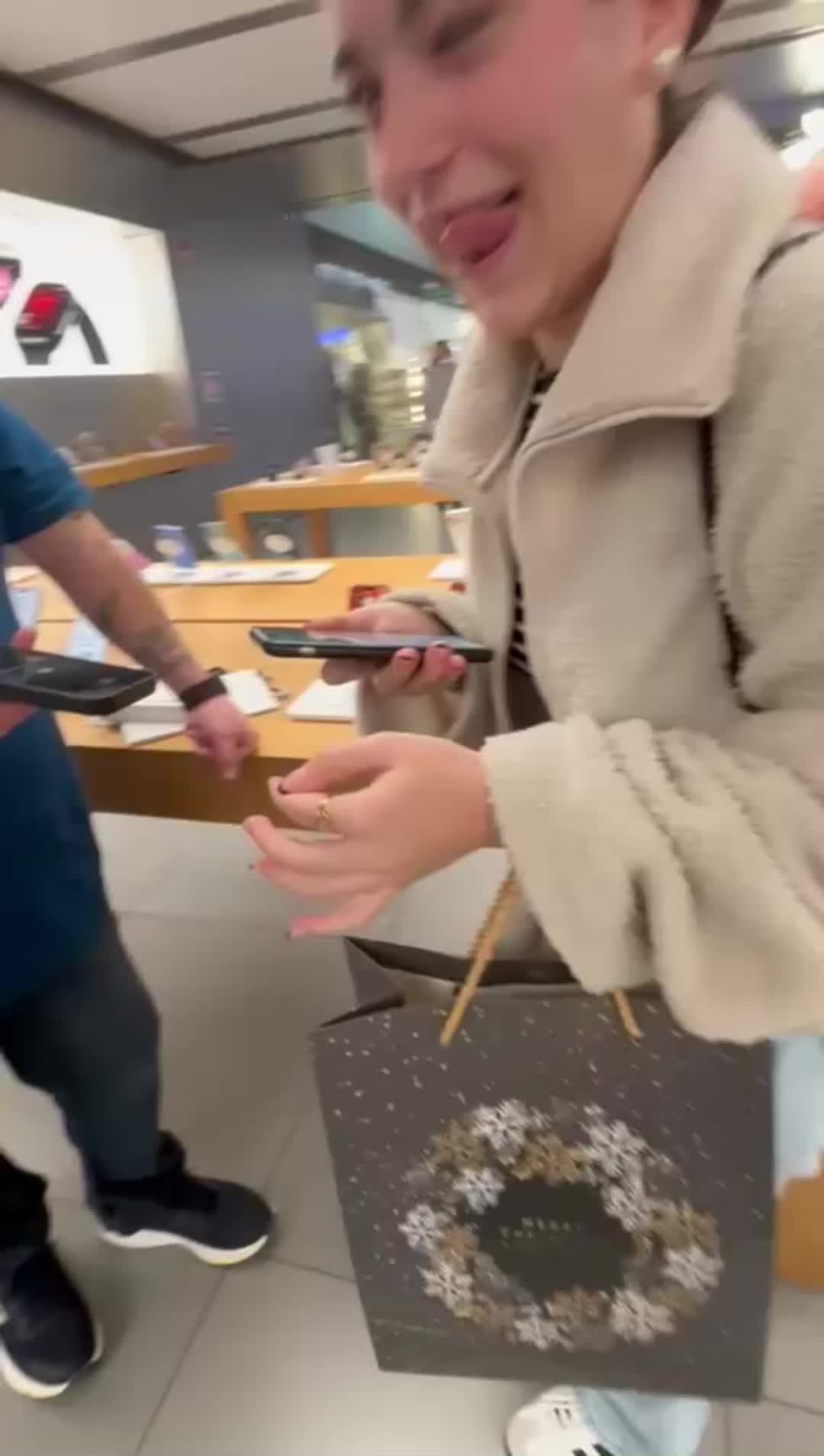 @María