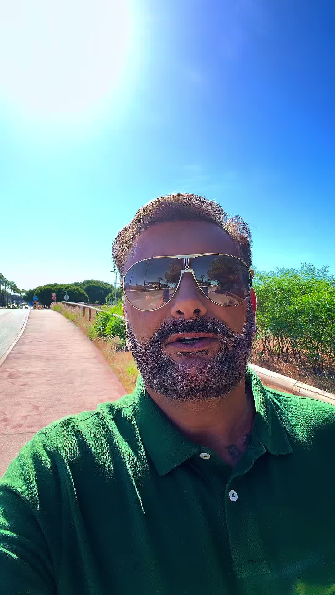 @roberthisee