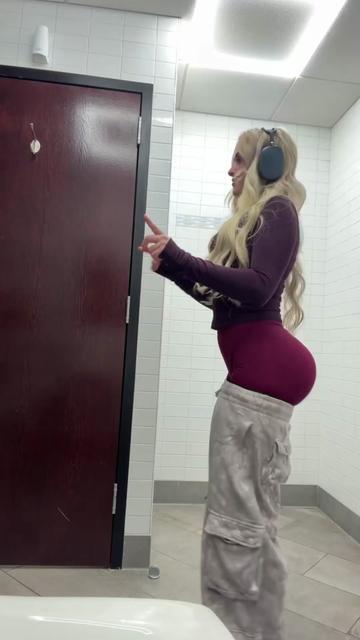 @angelahall1280