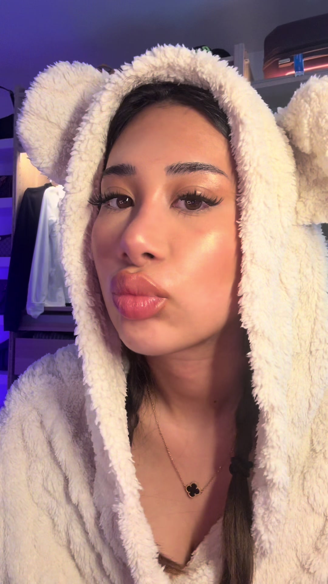 @zahra 👑