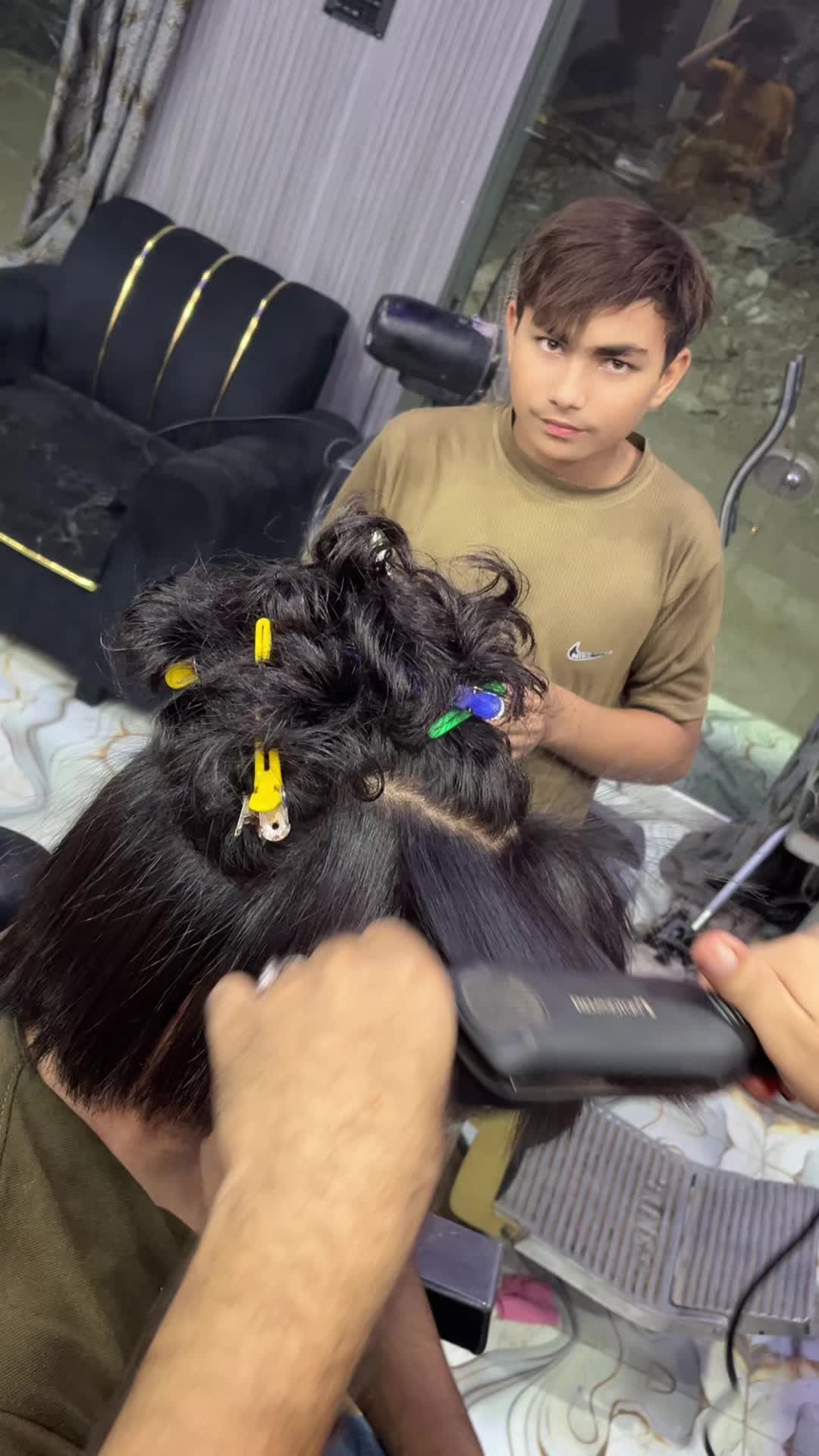 @Mr Nomi saloon