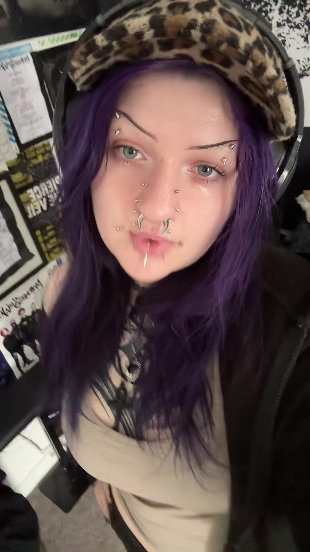 @☠︎︎𝘪𝘴𝘴𝘺☠︎︎