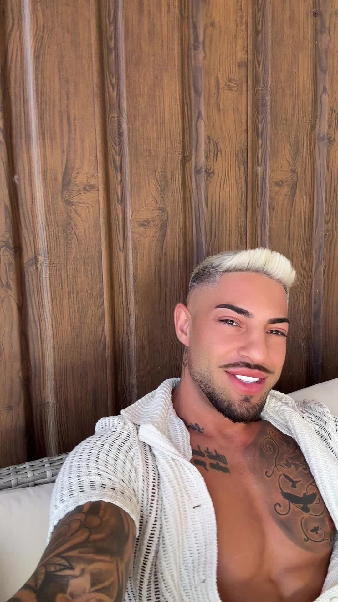 @Gu$ztâv_Official