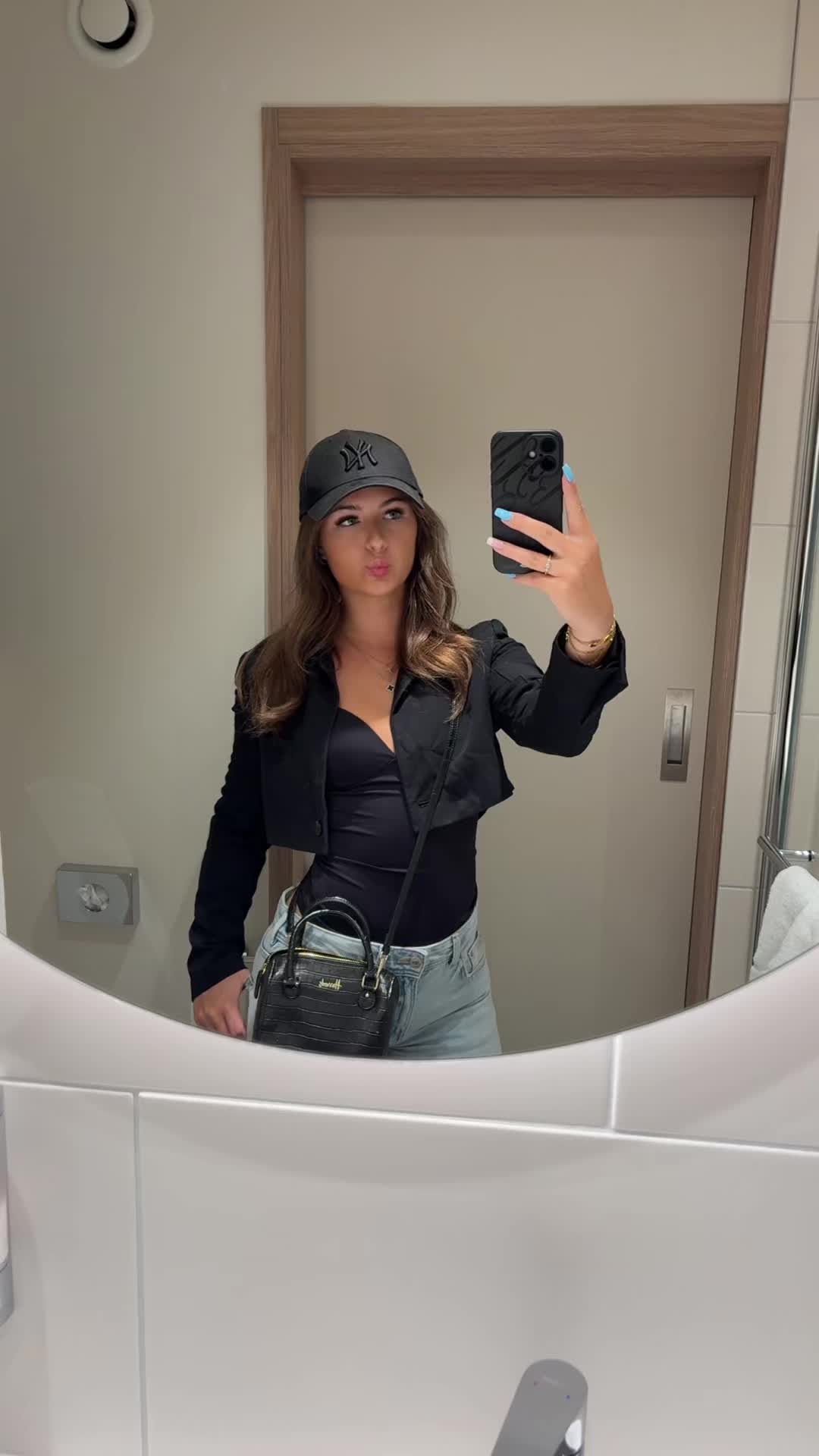 @minela