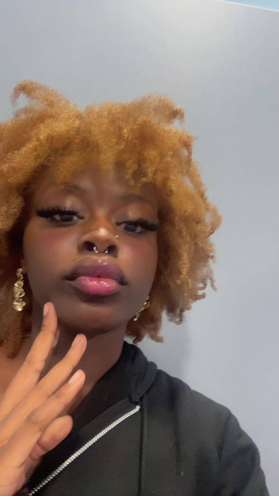 @L ꧁❀꧂