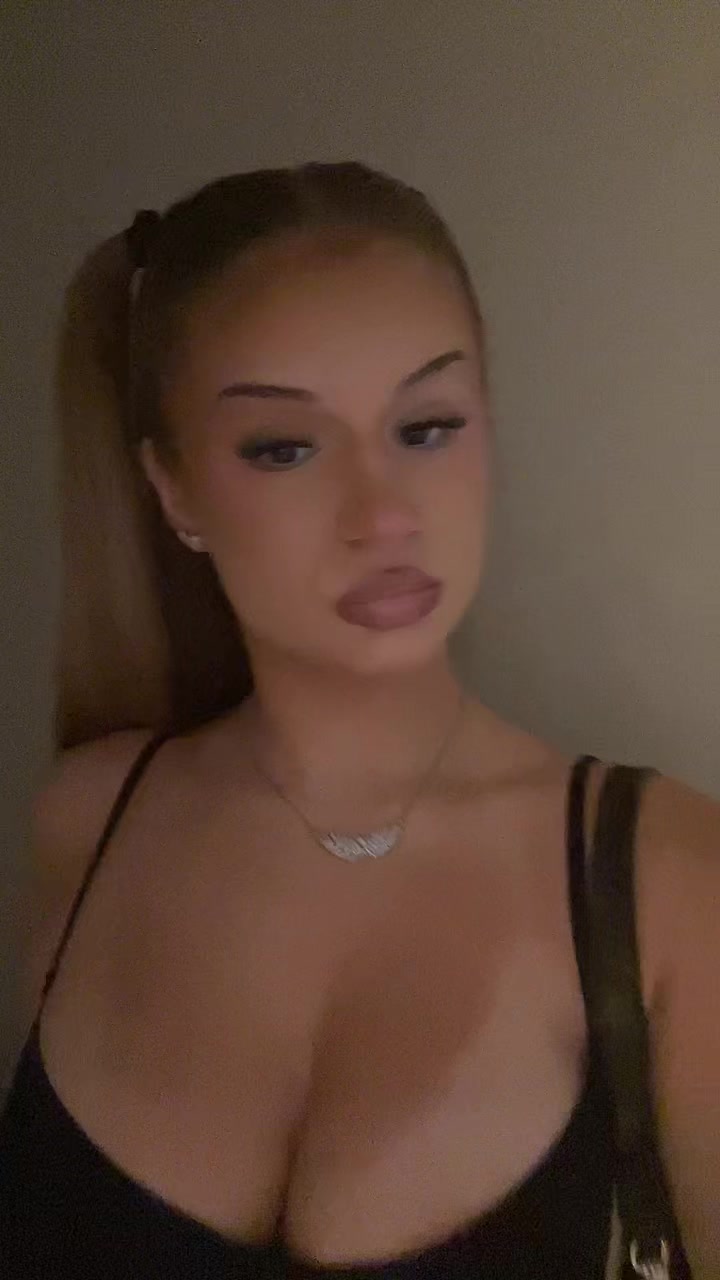 @𝒗𝒆𝒓𝒐𝒏𝒊𝒄𝒂🧿