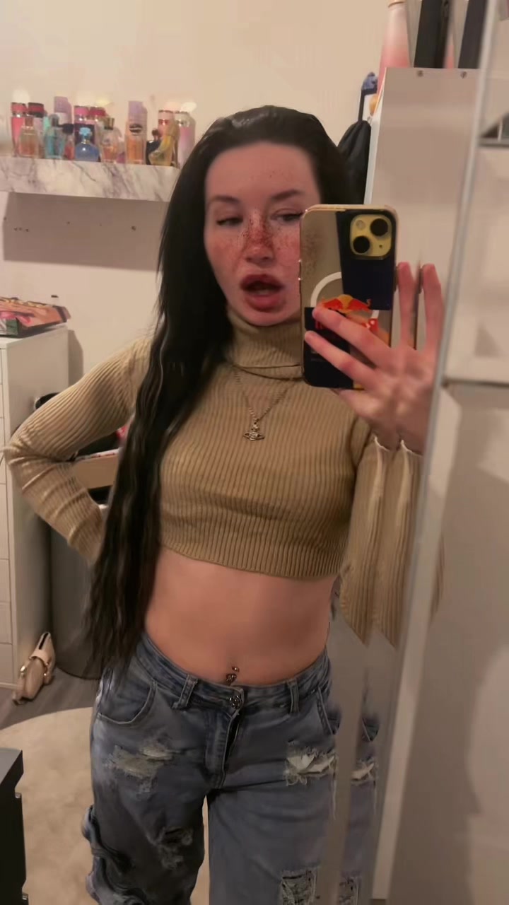 @Charli🌻