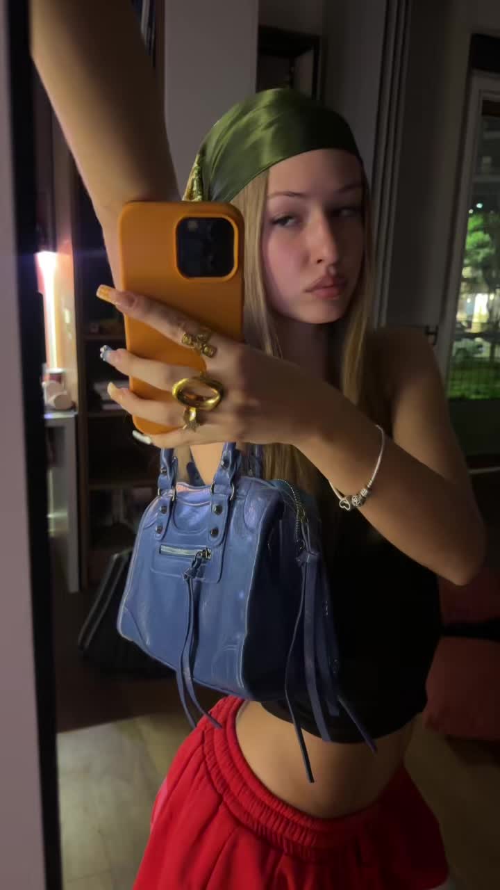 @🙋🏼♀️