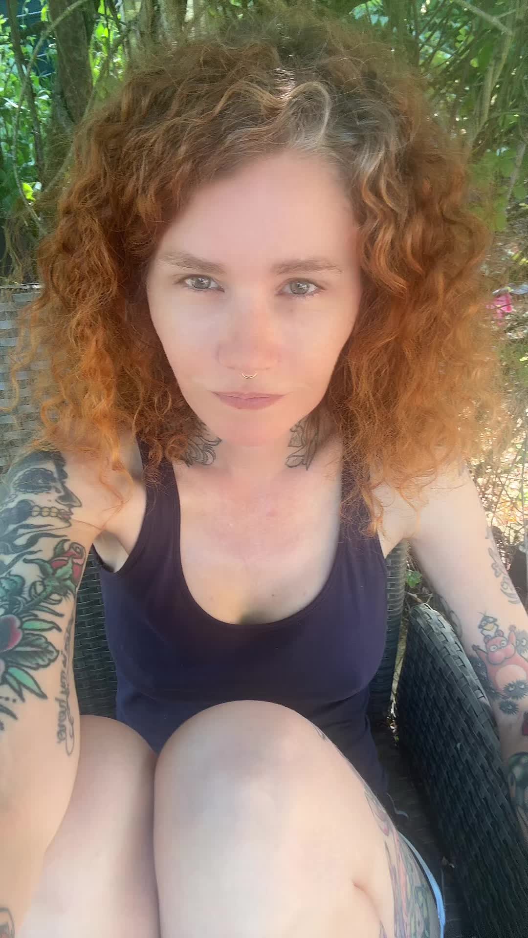 @Curlyhairwithtattoos
