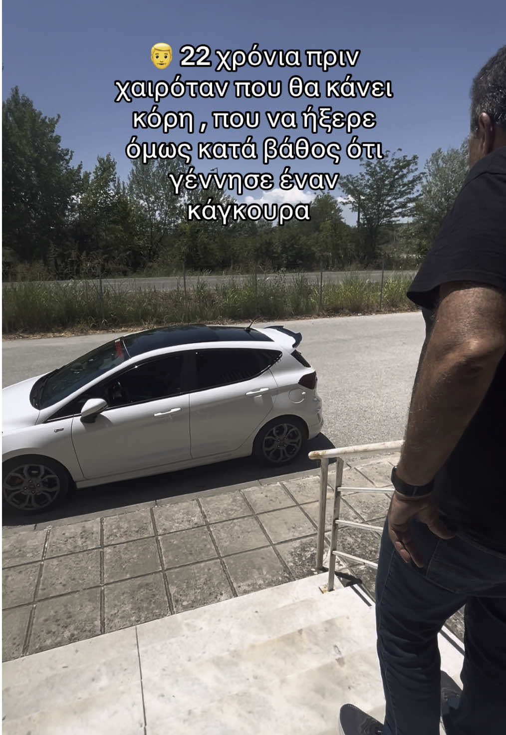 @Xrysa_Xristof