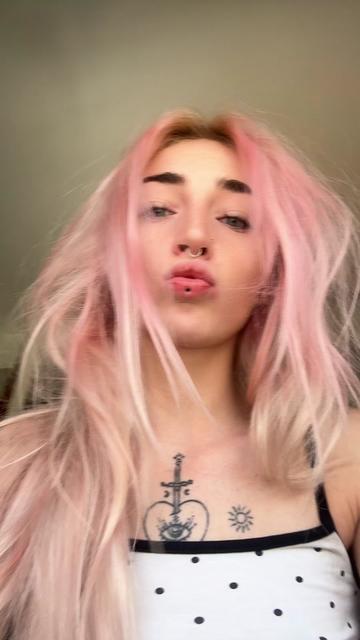 @1ivingdeaddoll