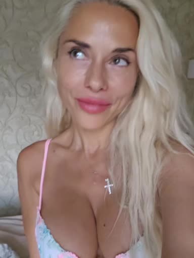 @BlondiFox