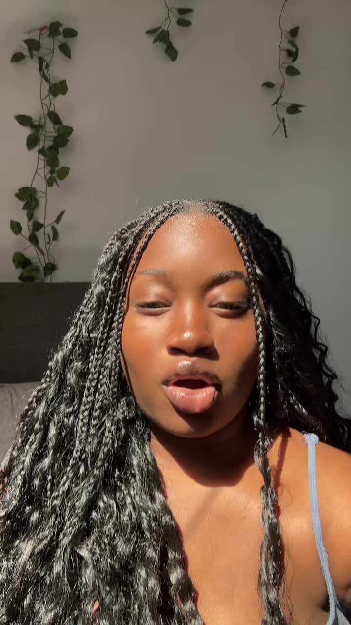 @Laylay