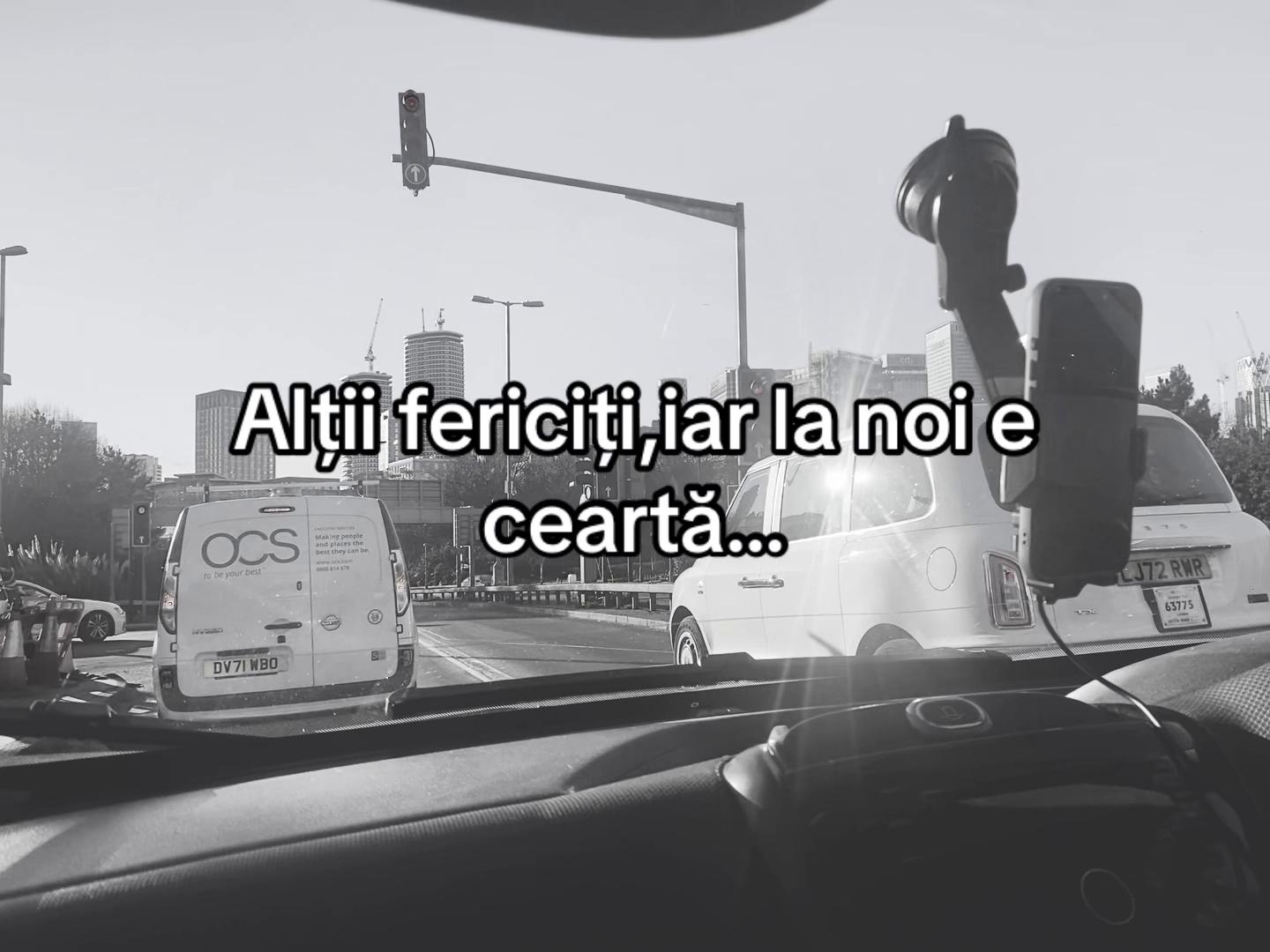 @🎧