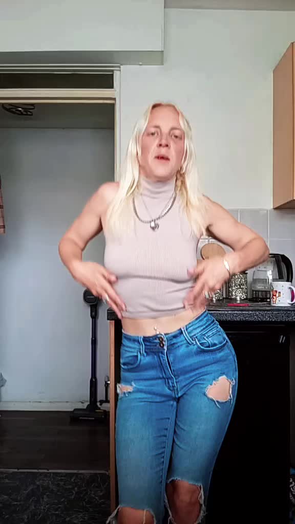@ᗩᘻᖻ 🌹