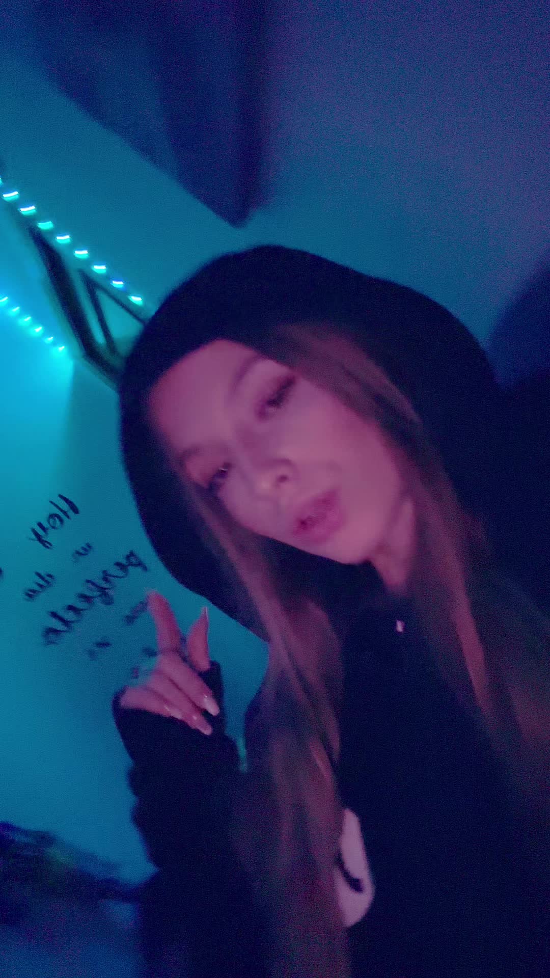 @𝖆𝖑𝖊🦂
