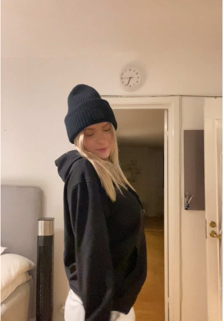 @Bella