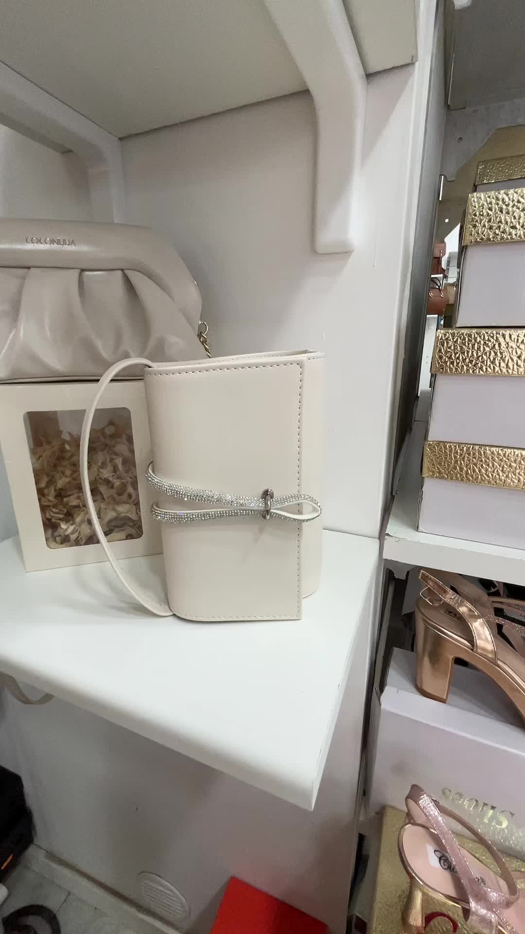 @Elvy & Vale Store