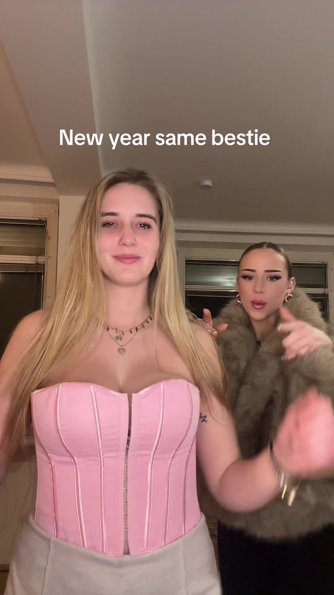 @official.mona