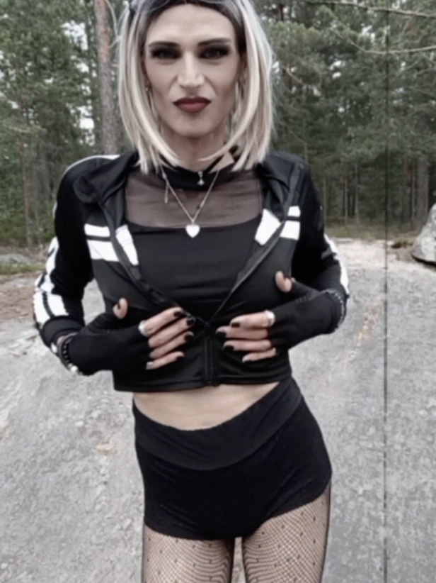 @Lina_crosses