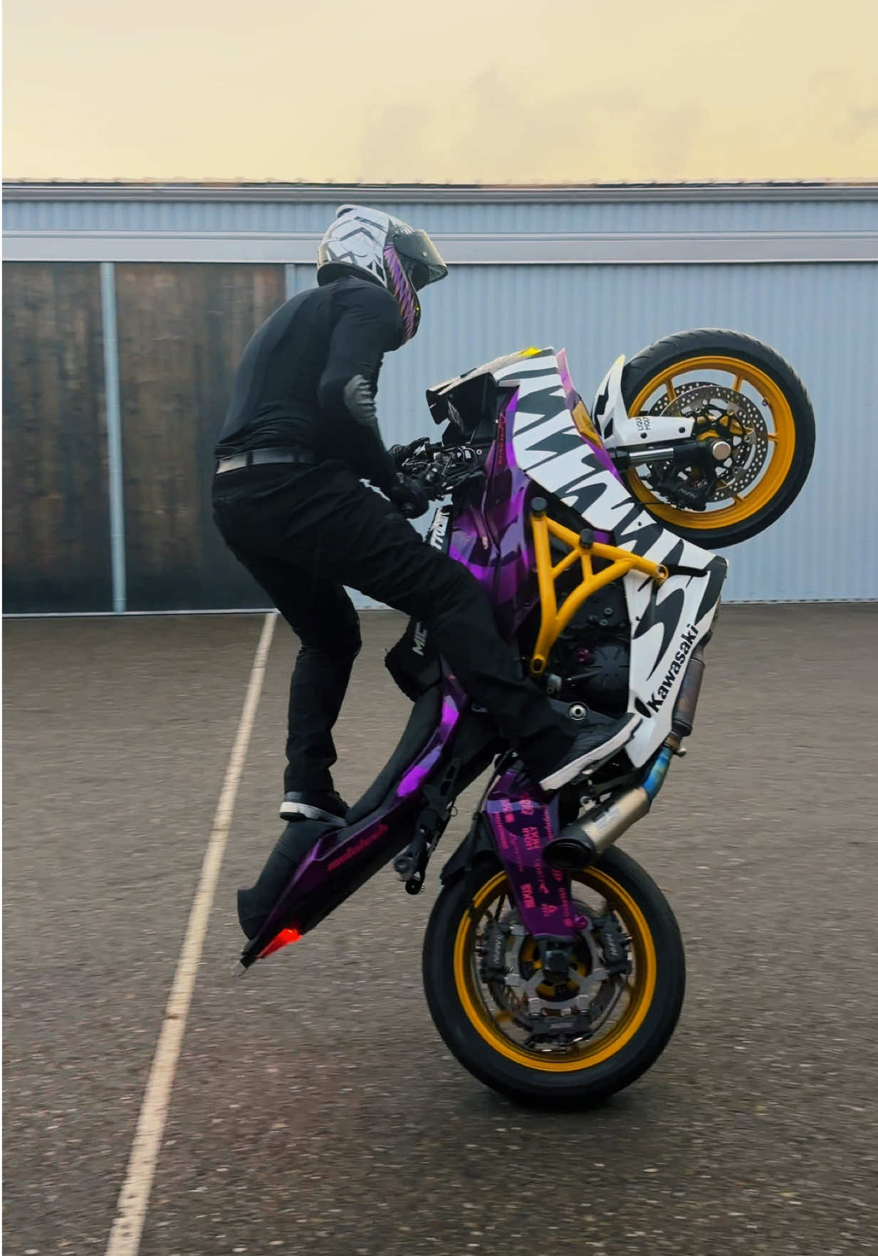 @Michi_stuntrider
