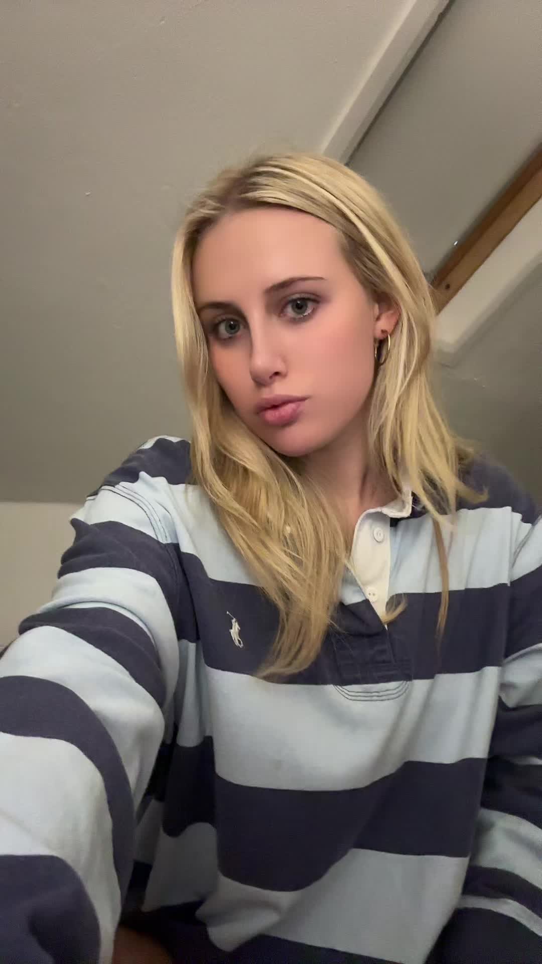 @miahollis1